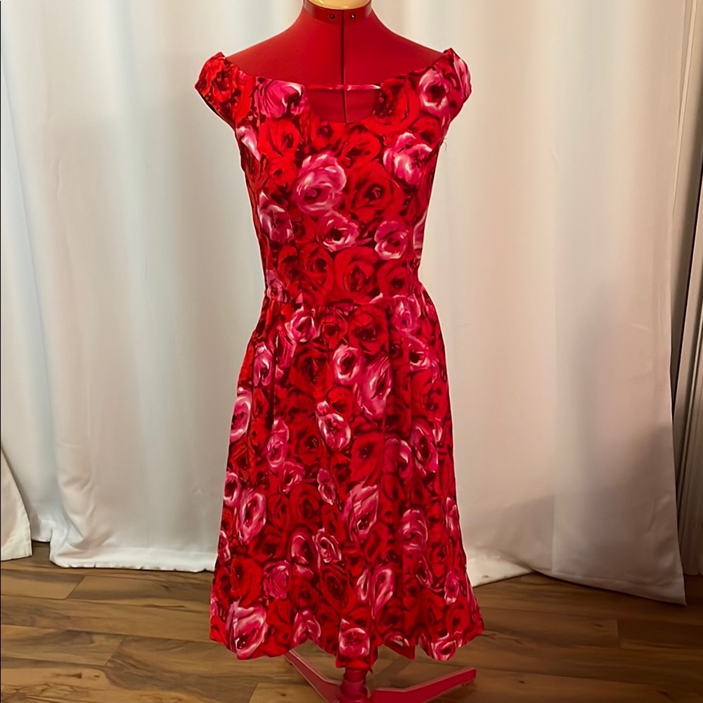 Retrolicious red roses dress size small